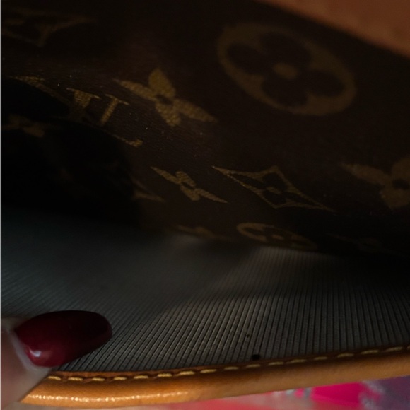 Louis Vuitton Trouville Monogram handbag - Picture 4 of 16